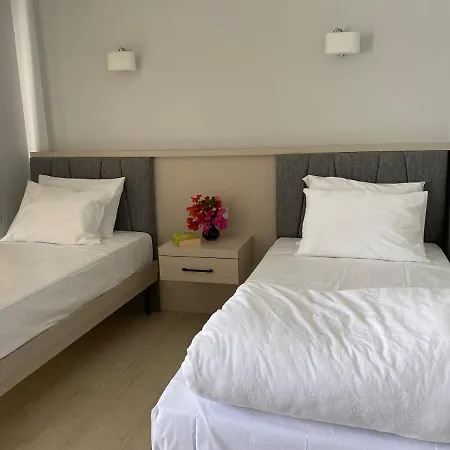 Appart hôtel Merve Apartments, Your From In Bodrum, Street Cats Frequent The Property, Not Have Balconies , Ground Floor Have Terrace With Table And Chairs