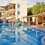 Merve Apartments: With Street Cats Bodrum