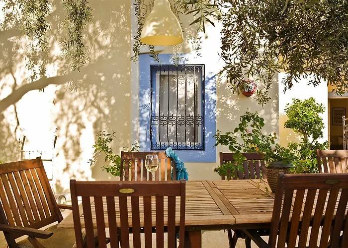 公寓式酒店 Merve Apartments, Your From In Bodrum, Street Cats Frequent The Property, Not Have Balconies , Ground Floor Have Terrace With Table And Chairs 4*