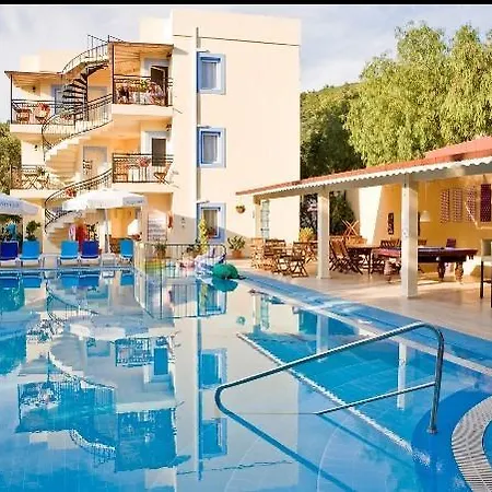 Merve Apartments, Your From In Bodrum, Street Cats Frequent The Property, Not Have Balconies , Ground Floor Have Terrace With Table And Chairs 公寓式酒店