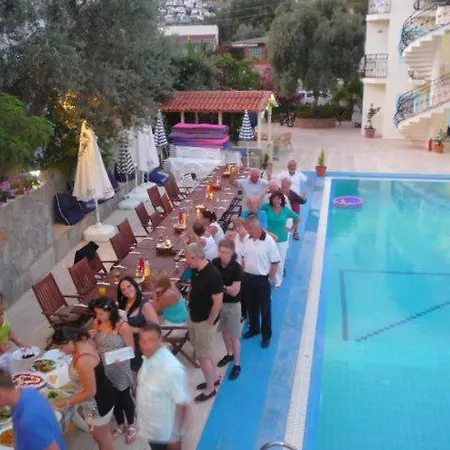 公寓式酒店 Merve Apartments, Your From In Bodrum, Street Cats Frequent The Property, Not Have Balconies , Ground Floor Have Terrace With Table And Chairs 博德鲁姆