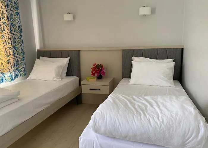 아파트호텔 Merve Apartments, Your From In Bodrum, Street Cats Frequent The Property, Not Have Balconies , Ground Floor Have Terrace With Table And Chairs
