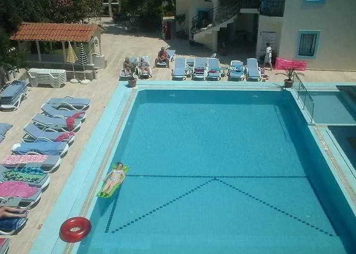아파트호텔 Merve Apartments, Your From In Bodrum, Street Cats Frequent The Property, Not Have Balconies , Ground Floor Have Terrace With Table And Chairs Bodrum