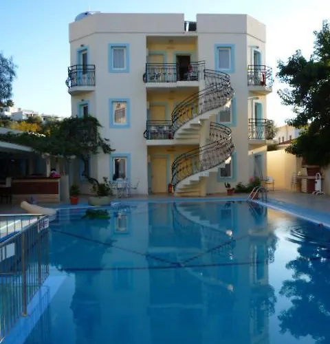 Merve Apartments, Your From In Bodrum, Street Cats Frequent The Property, Not Have Balconies , Ground Floor Have Terrace With Table And Chairs 아파트호텔 4*