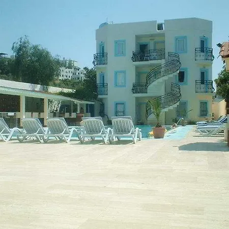 Merve Apartments, Your From In Bodrum, Street Cats Frequent The Property, Not Have Balconies , Ground Floor Have Terrace With Table And Chairs 4* بودروم
